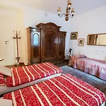 Fausta Frühstückspension 4*
